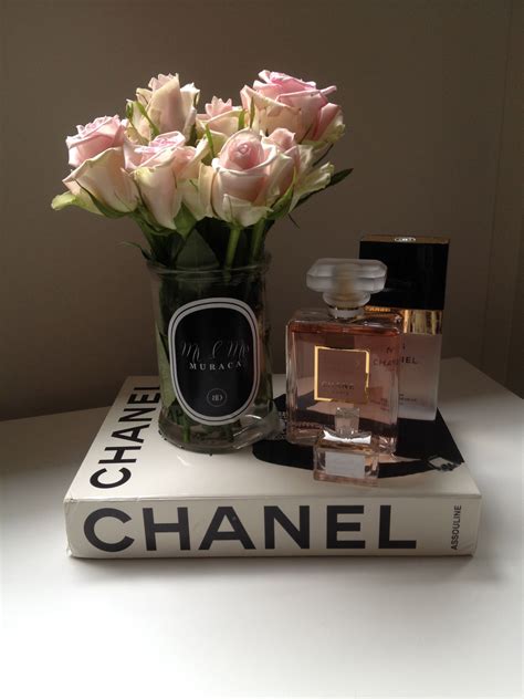 Decoración Para Mi Tocador Home Deco Deco Pastel Chanel Decor Chanel