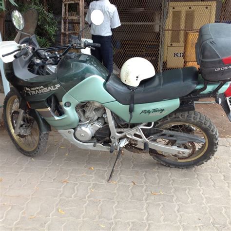 Moto Honda Transalp 600 à Djibouti