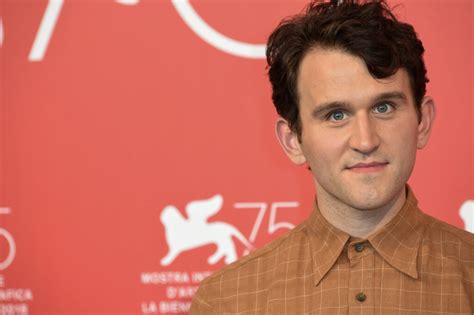 Netflix'te yayınlanan the queen's gambit, yılın en iyi dizilerinden birisi olarak gösteriliyor. The Queen's Gambit - Kivi Tadında