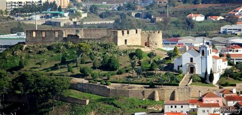 Torre vedras castle and praia.…situated in torres vedras, this luxury hotel is 2.1 mi (3.4 km) from porto novo beach and 2.2 mi (3.5 km) from santa cruz beach. Castelo, Torres Vedras, Portugal | Torres vedras, Torre ...
