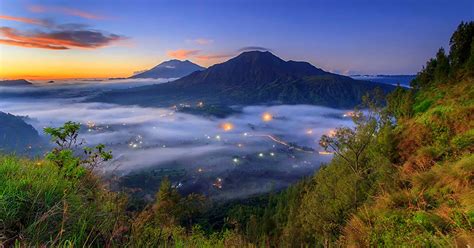 Bali Beautiful Fog Scenery With Astonishing Volcano