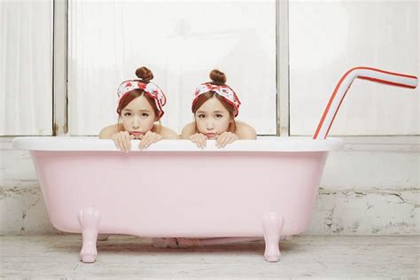 Strawberry Milk Duo Releases Cute Teaser Images In A Bathtub For Jackpot Pojok Korea The