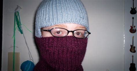How to loom knit a bonnie bonnet. My friend Jenny commissioned this ski mask/hat a couple of ...