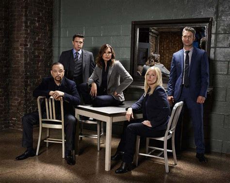 Foto De Mariska Hargitay Foto Ice T Kelli Giddish Mariska Hargitay Raul Esparza Adorocinema