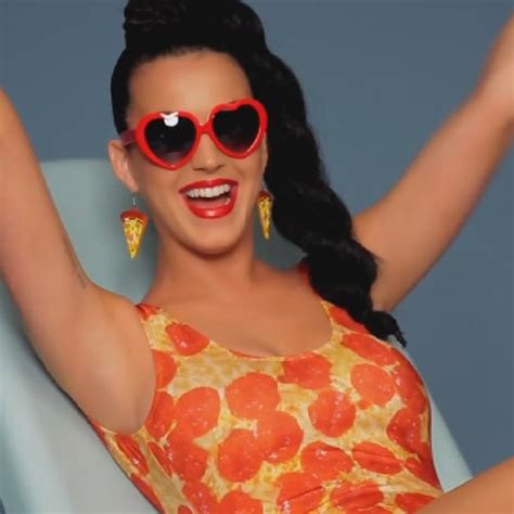 Arriba 67 Imagen Katy Perry Pizza Outfit Abzlocalmx