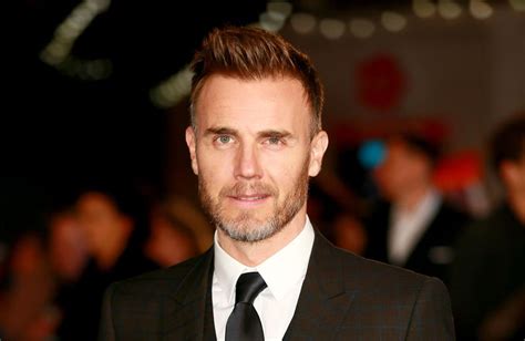 Hey everyone i'm back and raring to go. Gary Barlow taucht in Robbie Williams Video auf