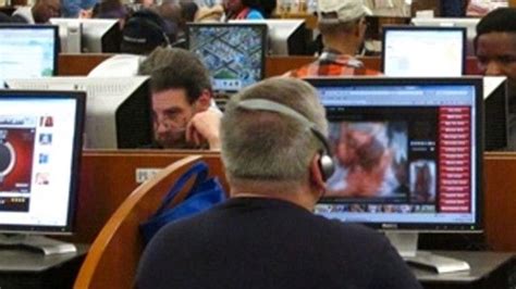 23 People Caught Looking At Porn In Public Funny Gallery Ebaum S World