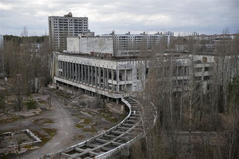 Chernobyl nuclear power plant sarcophagus. Chernobyl: causerà tumori in Europa fino al 2065 ...
