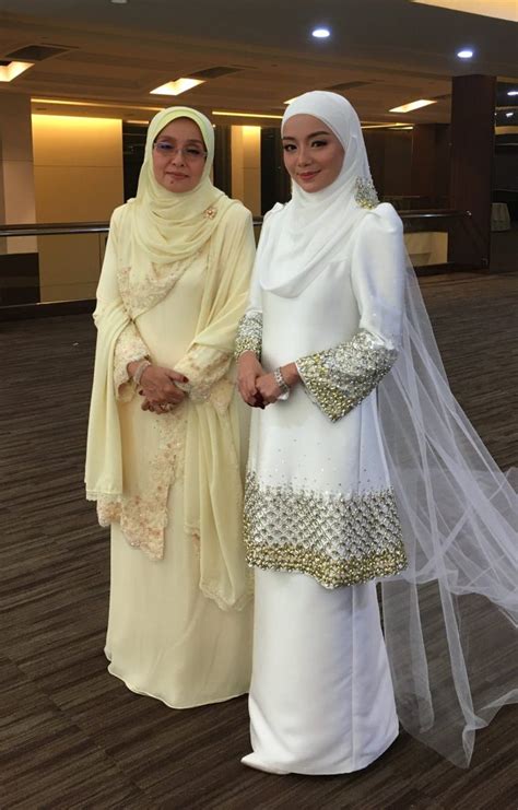 Baik dari model kebaya muslim dengan cape seperti gaun kebaya gaun modern terbaru muslimah yang digunakan untuk pernikahan itu buat akad nikah yang keren dan bayu memilih gaun. Ringkas Tapi Penuh Kelembutan, Mira Filzah Sah Jadi Isteri ...