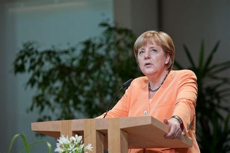 A lehallgatási botrány után bekeményítenek a közmédiánál. Angela Merkel lehallgatási botrány: az NSA önállóan ...