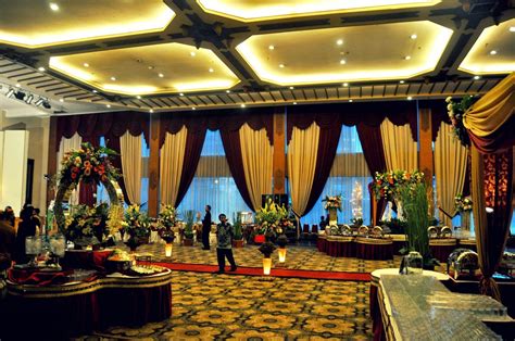 Seringkali memilih ide dekorasi pernikahan cukup sulit, baik itu mempertimbangkan antara dengan keselarasan budget. INFO WEDDING DAN PREWEDDING: GEDUNG - GEDUNG RESEPSI DI ...
