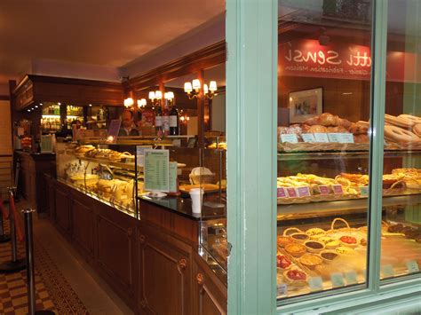 Adorable Pastry Shop In Montmartre Pastry Shop Bakeries Montmartre