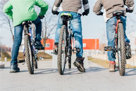 The schwinn sycamore 350 watt electric road bicycle is one of the best electric road bikes for under $3000 available in the market. 6 Best Road Bikes Under $3000 Reviewed In 2020