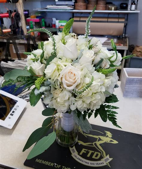 Tutorial step by step video. Hand-tied bridal bouquet in Berkeley, CA | Lee's Florist ...