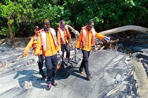 Tidak dapat dibayangkan betapa traumanya bapa ini. Korban Tenggelam di Pasir Putih Nusakambangan Ditemukan ...