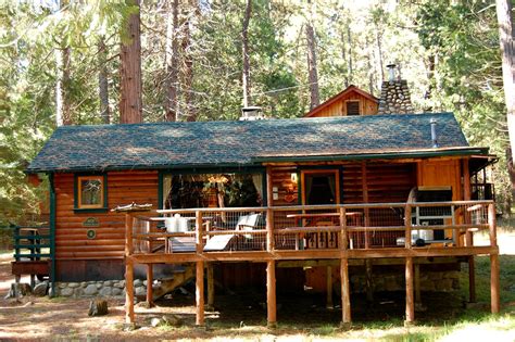 This 3 bedroom, 2 quail crossing lodge has 3 bedrooms, 3 bathrooms, an accessible single cabin located in yosemite national park, in an area called yosemite west. Dog-Friendly Vacation in Yosemite National Park, California