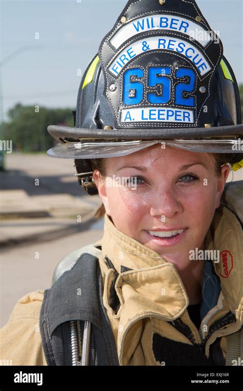 Female Firefighter Hi Res Stock Photography And Images Alamy