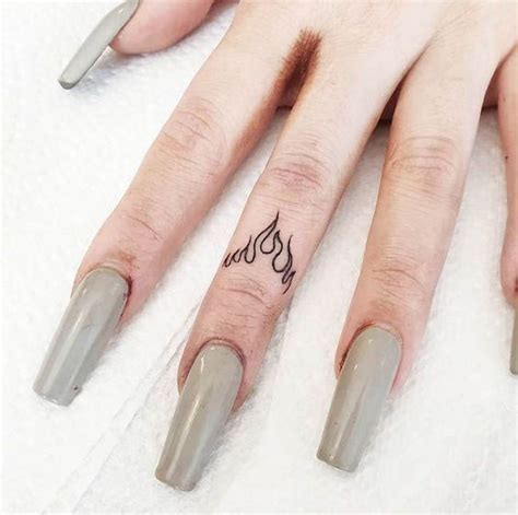 Tatuajes Que Tu Dedo De En Medio Necesita Pequeños Tatuajes De Dedo