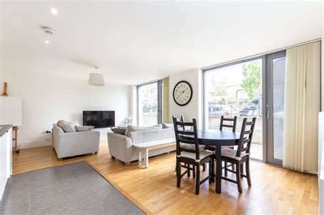 Highbury Stadium Square London N5 2 Bed Apartment £650000