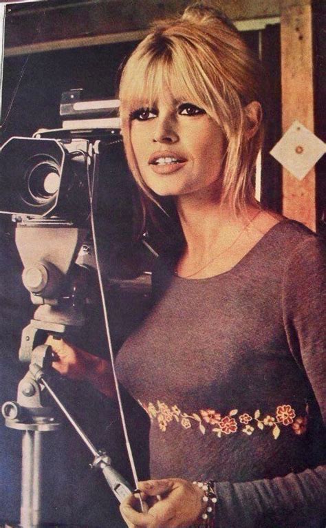 Stilikone brigitte bardot machte den longpony, der am mittelscheitel getrennt wird, in den 60ern weltberühmt. Brigitte Bardot | Frisuren, Haarschnitt ideen, Bridgitte ...