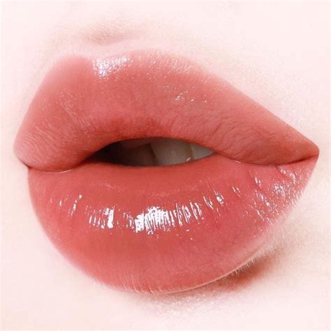 Glossy girl | Pink lips makeup, Pink lips, Beautiful lips