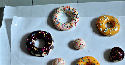 In england, it's said that thrifty add food colouring if desired. How to Decorate Doughnuts Like a Pro - Doughnuts - Sufganiyot - Kosher Recipe