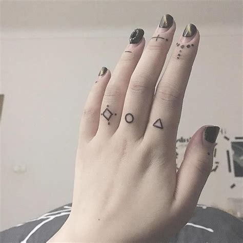 50 Small Hand Tattoo Ideas From Cute To Edgy Руки