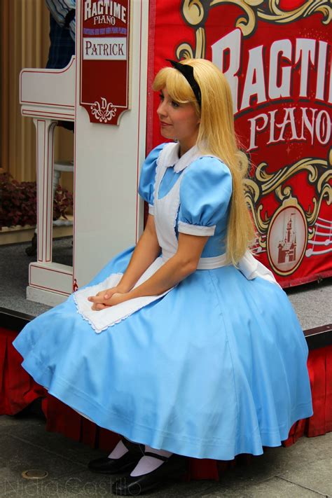 Pin By Misa Emery On My Dream Of Being A Disney Face Character Cosplay Alice In Wonderland