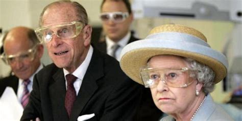 Queen Elizabeth Iis Funniest Pictures To Help Celebrate Her Momentous Milestone Huffpost Uk