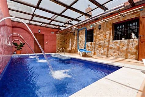 Situada en el punto más alto del conjunto, oculta tras un gran algarrobo y unas viejas encinas. Planes para vacaciones de invierno: las mejores escapadas ...