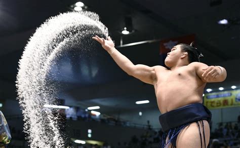 A Look At Japans Annual Grand Sumo Tournament In Nagoya