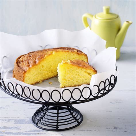 Kuchen auf ein kuchengitter stürzen und auskühlen lassen. Saftiger Zitronenkuchen Rezept | Küchengötter