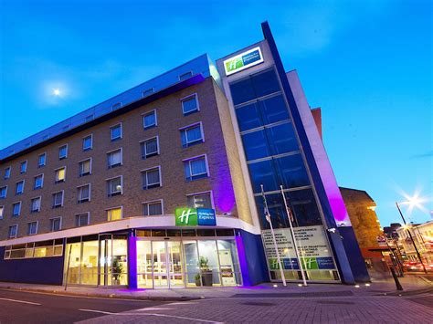 Motel chain, it has grown to be one of the world's largest hotel chains, with 1,173 active hotels and over 214,000 rentable rooms as of september 30, 2018. Holiday Inn Express London - Earl's Court IHG Hotel