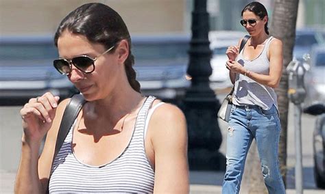 Erica Packer Steps Out Alone In Beverly Hills Showing Off Her Svelte Figure Daily Mail Online