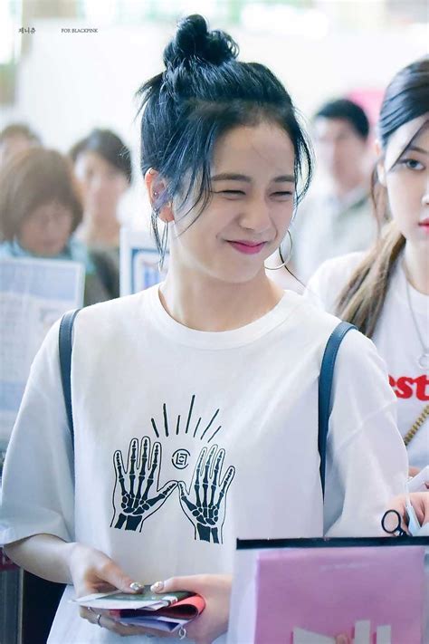 Blackpink Jisoo Top Knot Bun Hairstyle 5