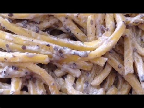 Le fettuccine al tartufo sono un primo piatto veloce e gustoso. VIDEO RICETTA Pasta al Tartufo | Tonnarelli al tartufo ...