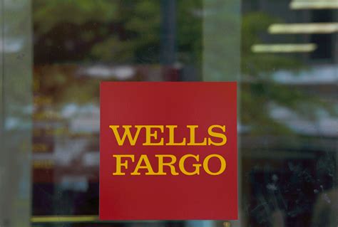 Wells Fargo, U.S. Bank to end deposit advance loans, citing tougher