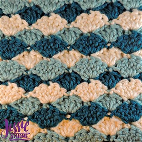 Makes a 38″ square blanket. Ravelry: Shell Stitch Baby Blanket pattern by Jessie Rayot