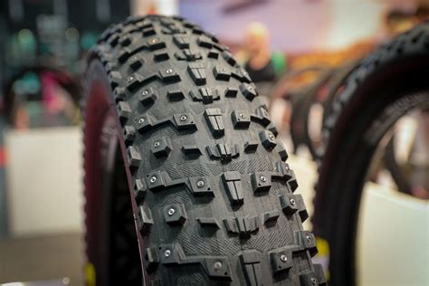 If you ride xc or trail and run ust wheels and ust tires up to 2.3 inches, you probably. Maxxis adds more skinwall; tubeless & 29er DH; and 2.6 ...