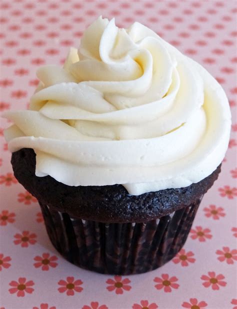 Flours Chocolate Cupcakes With Crispy Magic Frosting