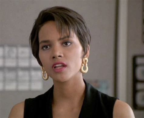 Fans of the 1992 romantic comedy boomerang who are looking to see the original film's cast appear on bet's upcoming sequel series shouldn't hold well, no, you might see executive producer halle berry reprising her role. Pin by Luccia Danna on Short Hairstyles | Cool hairstyles ...