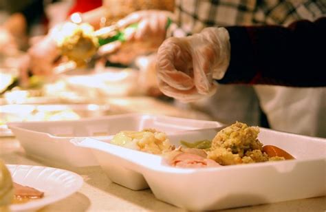 Looking for thanksgiving dinner recipes? Community prepares for Thanksgiving dinner | Local News ...