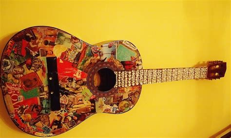 See more ideas about decor, guitar room, guitar. Old guitar + cool pictures + rhinestones = awesome DIY ...