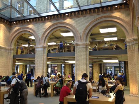 Apple En Covent Garden Covent Garden Street View Apple Views Scenes