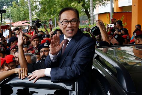 The star | malaysia news: Malaysian King Grants Full Pardon to Jailed Politician ...