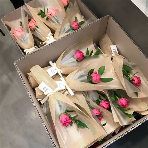 💌 ꒱┊𝑠𝑜𝑚𝑒𝑡𝘩𝑖𝑛𝑔 𝑠𝑝𝑒𝑐𝑖𝑎𝑙 How To Wrap Flowers Flower Packaging Flower T