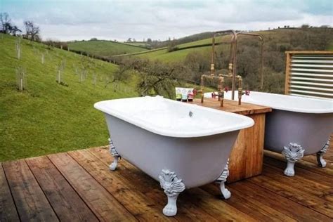 Outdoor Bathing Is Derigeur At Windout Farm Outdoor Bathtub Hot Tub