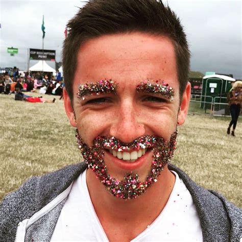 These 17 Glitter Beards Are Totally On Trend For The Holidays