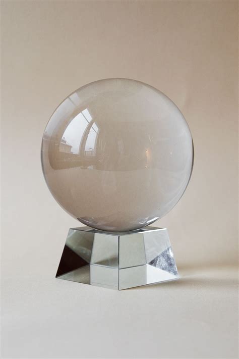 Realistic glossy orb, water soap bubble, white pearl. Handplockat | Decorative Glass Sphere | TAMBURSTORE.SE