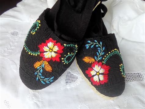 Embroidered Shoes Embroidered Shoes Bobbin Lace Shoes